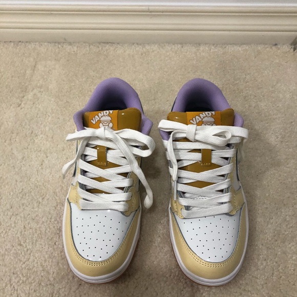 Vandy the pink rice burger in Size 4Y - Picture 1 of 4